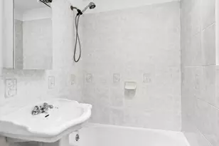 25 Veronica Pl, New York City, NY 11226 - Photo 10