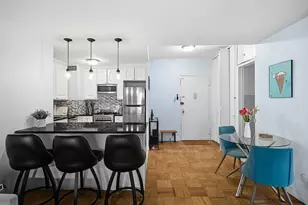 305 E 40th St, New York City, NY 10016 - Photo 4