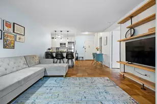 305 E 40th St, New York City, NY 10016 - Photo 2