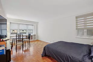 321 E 45th St, New York City, NY 10017 - Photo 2