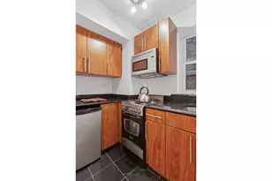 321 E 45th St, New York City, NY 10017 - Photo 4