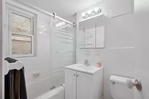 321 E 45th St, New York City, NY 10017 - Photo 4