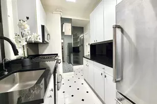 140 W 58th St, New York City, NY 10019 - Photo 6