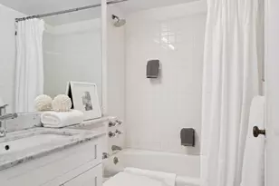 400 E 52nd St, New York City, NY 10022 - Photo 8