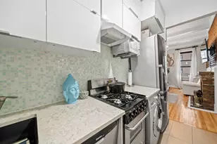 132 W 71st St, New York, NY 10023 - Photo 6