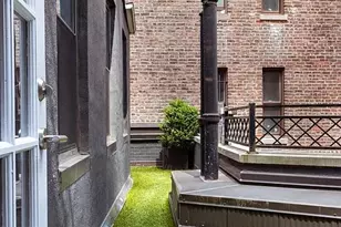 140 W 58th St, New York City, NY 10019 - Photo 8