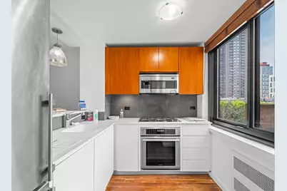 515 E 72nd Street #4-B, New York City, NY 10021 - Photo 4