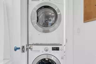 24-75 38th St, New York City, NY 11101 - Photo 10