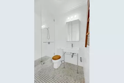 24-75 38th Street #D7/D8, New York City, NY 11101 - Photo 6