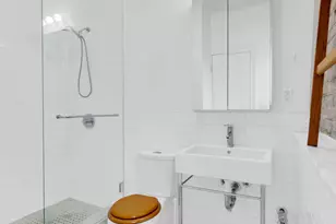 24-75 38th St, New York City, NY 11101 - Photo 6