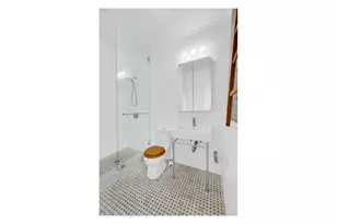24-75 38th St, New York City, NY 11101 - Photo 6