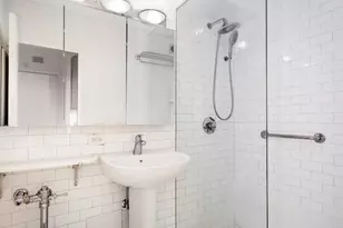 150 E 61st St, New York City, NY 10065 - Photo 8