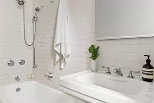 212 E 48th St, New York City, NY 10017 - Photo 10