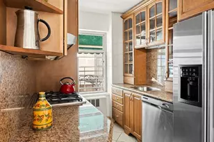 200 E 57th St, New York City, NY 10022 - Photo 2