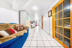 20-23 41st St, New York City, NY 11105 - Photo 16