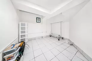 20-23 41st St, New York City, NY 11105 - Photo 18