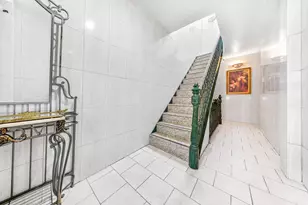 20-23 41st St, New York City, NY 11105 - Photo 10