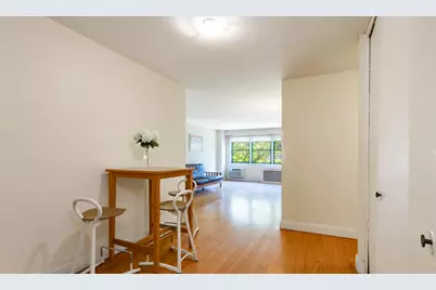 579 W 215th Street #5A, New York City, NY 10034 - Photo 2