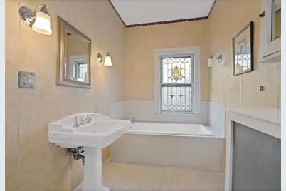 561 E 17th Street, Brooklyn, NY 11226 - Photo 10