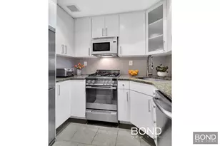 201 W 21st St, New York, NY 10011 - Photo 4