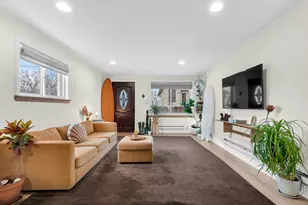 345 Dormans Ct, New York City, NY 11693 - Photo 2