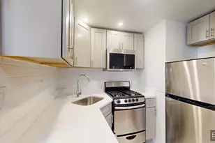 301 E 38th St, New York City, NY 10016 - Photo 4