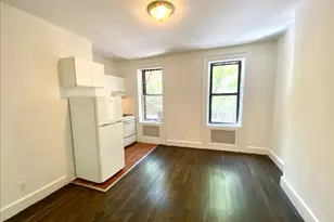 245 E 39th St, New York City, NY 10016 - Photo 2