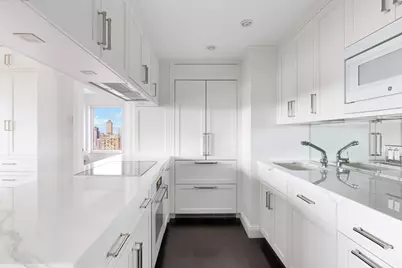 160 Central Park S #3301, New York City, NY 10019 - Photo 4