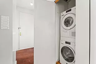 301 W 57th St, New York City, NY 10019 - Photo 14