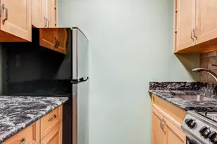 305 E 72nd St, New York City, NY 10021 - Photo 4