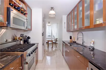 250 E 53rd Street #404, New York City, NY 10022 - Photo 2