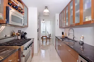 250 E 53rd St, New York, NY 10022 - Photo 2