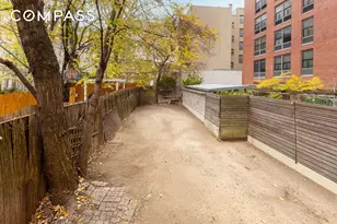 610 E 181st St, New York City, NY 10457 - Photo 10