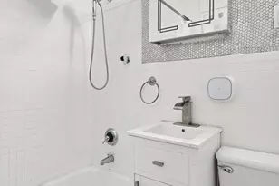 228 W 17th St, New York City, NY 10011 - Photo 4