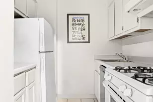 301 E 45th St, New York City, NY 10017 - Photo 4