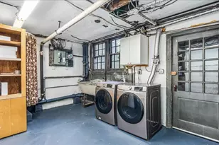 40 Slocum Crescent, New York City, NY 11375 - Photo 32