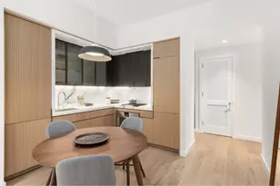 135 E 47th St, New York City, NY 10017 - Photo 2