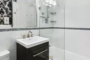 305 E 40th St, New York City, NY 10016 - Photo 12