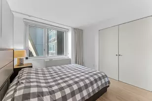 322 W 57th St, New York City, NY 10019 - Photo 14
