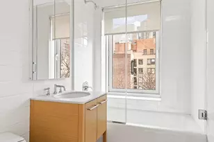 310 E 53rd St, New York City, NY 10022 - Photo 8