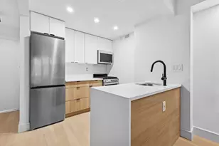 321 E 48th St, New York City, NY 10017 - Photo 2