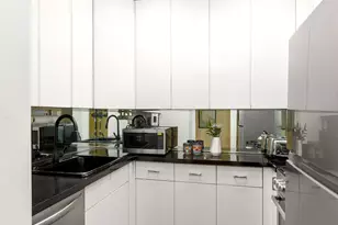 201 W 70th St, New York City, NY 10023 - Photo 4