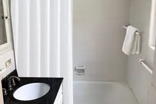 321 E 54th St, New York City, NY 10022 - Photo 4