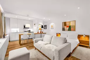 321 E 54th St, New York, NY 10022 - Photo 1