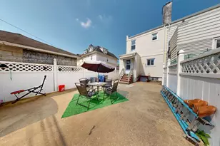 1563 E 46th St, New York City, NY 11235 - Photo 16