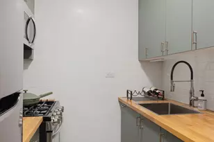 345 W 58th St, New York City, NY 10019 - Photo 8