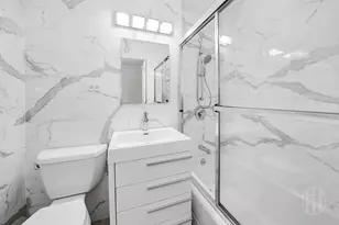 305 E 40th St, New York City, NY 10016 - Photo 4