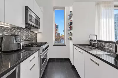 46-30 Center Boulevard #211, New York City, NY 11109 - Photo 2