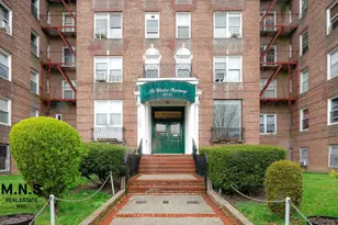 143-25 84th Dr, New York City, NY 11435 - Photo 2