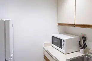 210 E 47th St, New York City, NY 10017 - Photo 6